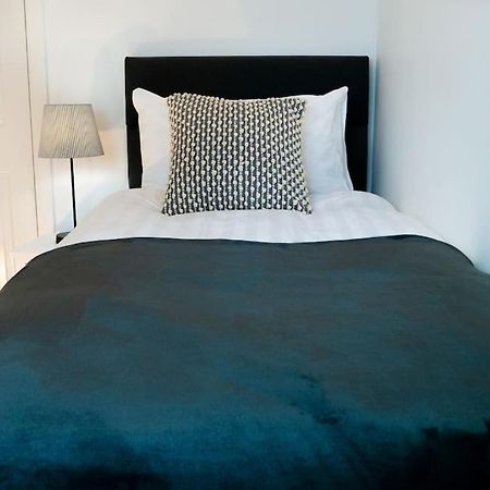 Central 2 Bedroom Luxury Home Close To River Ness Inverness Extérieur photo