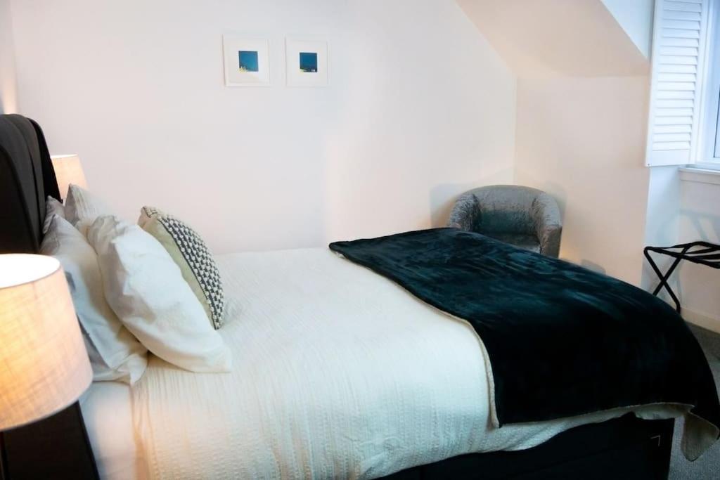 Central 2 Bedroom Luxury Home Close To River Ness Inverness Extérieur photo