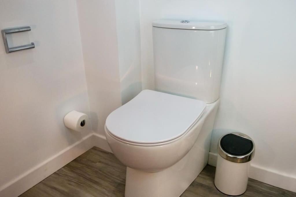 Central 2 Bedroom Luxury Home Close To River Ness Inverness Extérieur photo