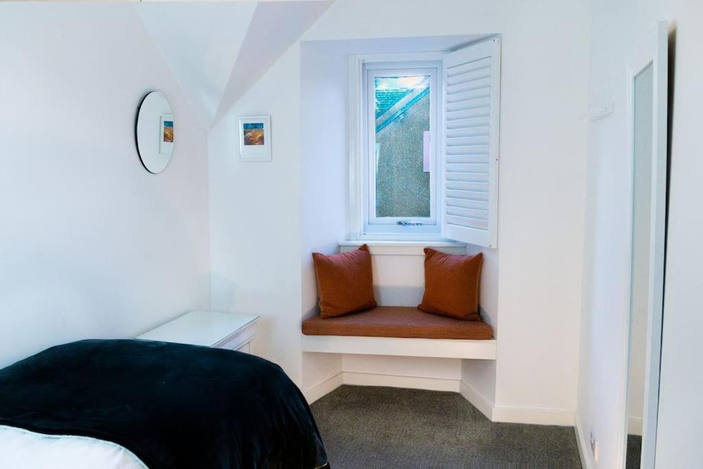 Central 2 Bedroom Luxury Home Close To River Ness Inverness Extérieur photo