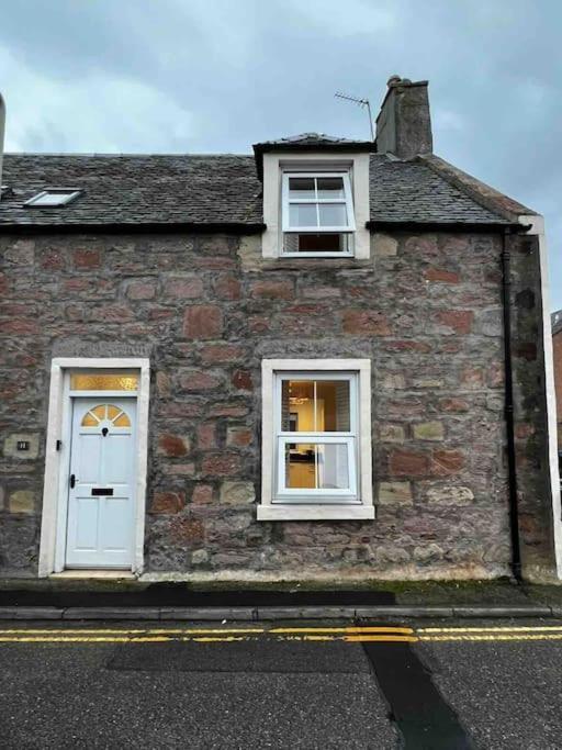 Central 2 Bedroom Luxury Home Close To River Ness Inverness Extérieur photo