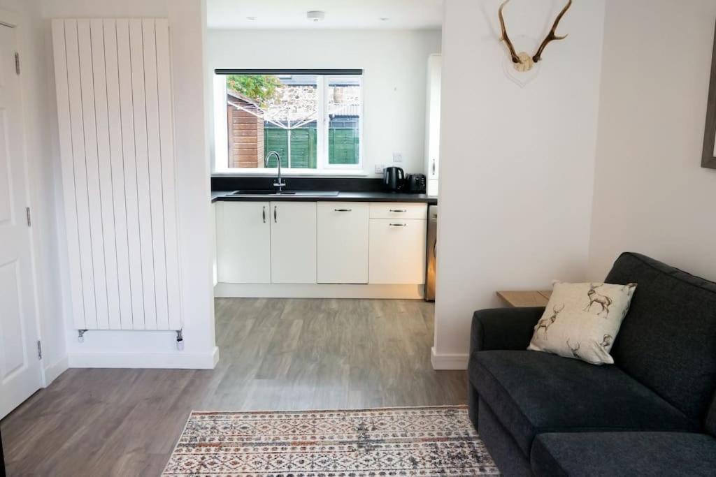 Central 2 Bedroom Luxury Home Close To River Ness Inverness Extérieur photo