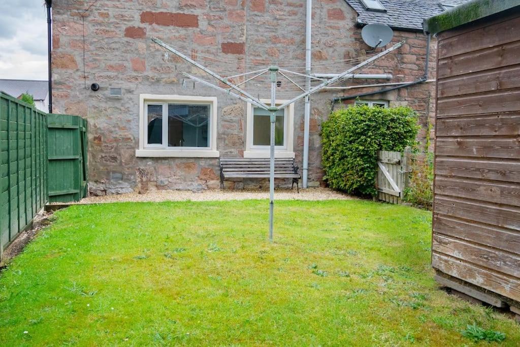 Central 2 Bedroom Luxury Home Close To River Ness Inverness Extérieur photo
